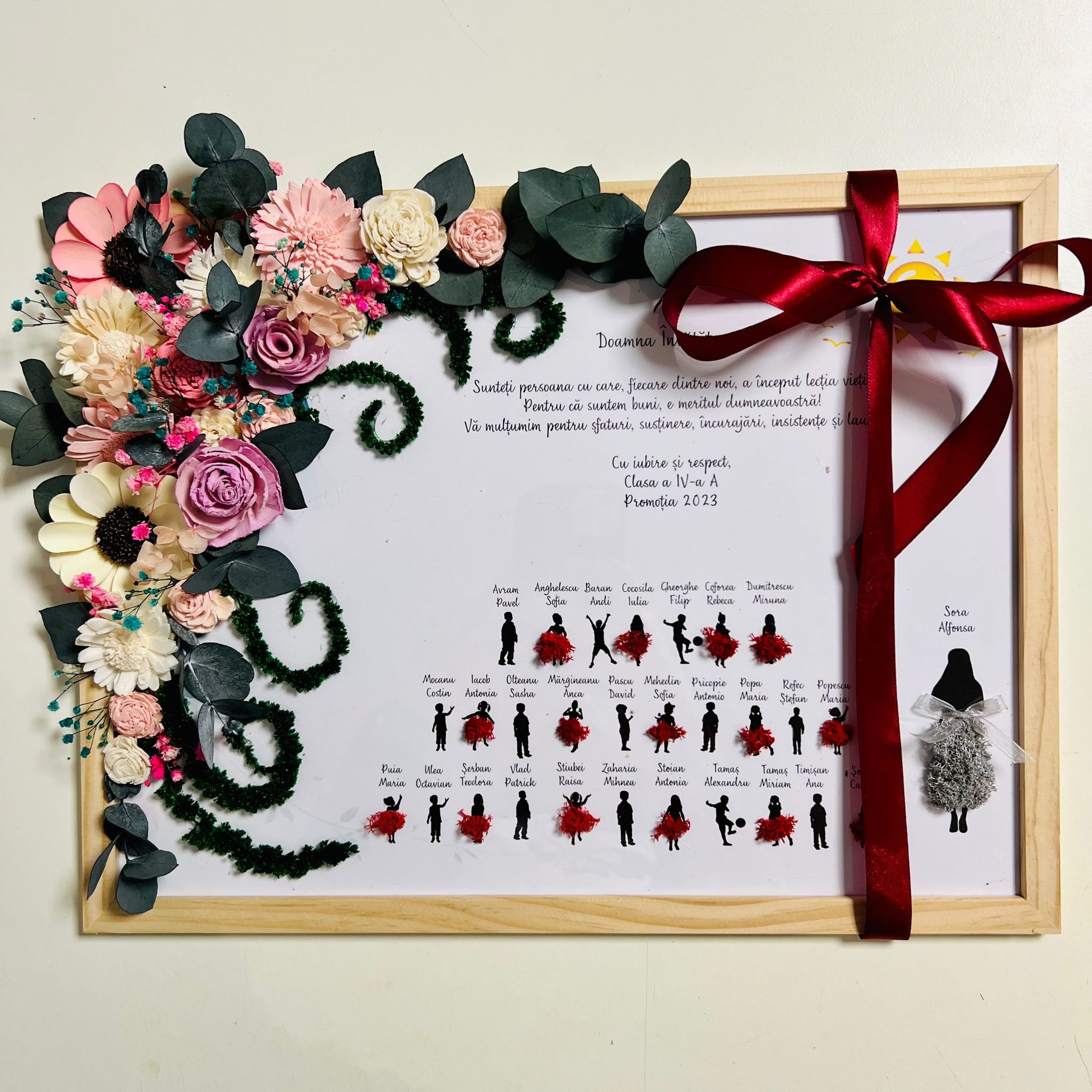 Tablou personalizat pentru doamna învățătoare cu flori stabilizate